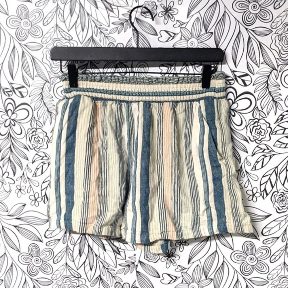 Universal Thread, XS, chevron, white and blue summer shorts.